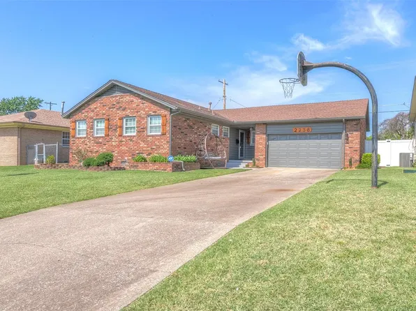 2238 S Hudson Pl, Tulsa, OK 74114