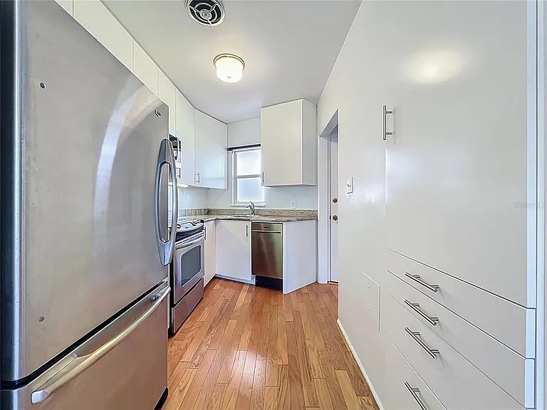 640 N Park Ave #4 — Photo 10
