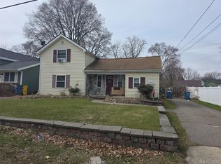 109 2nd St, Holly, MI