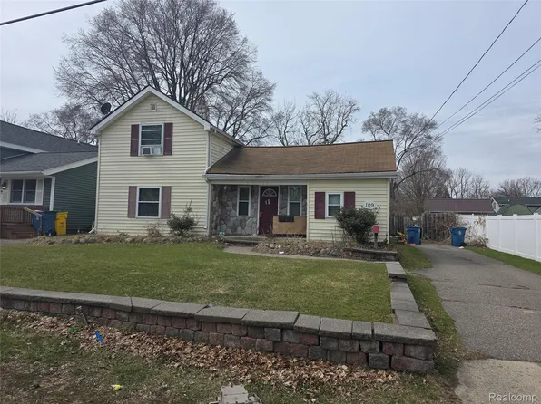 109 2nd St, Holly, MI 48442
