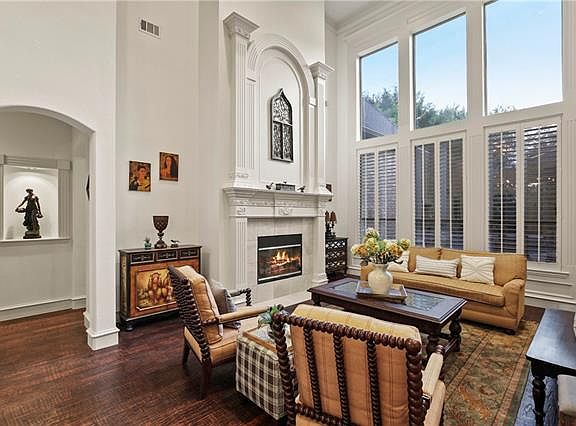 4th image of 706 Sussex Ct