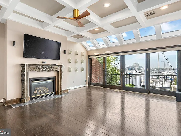 2419 Boston St — Photo 8