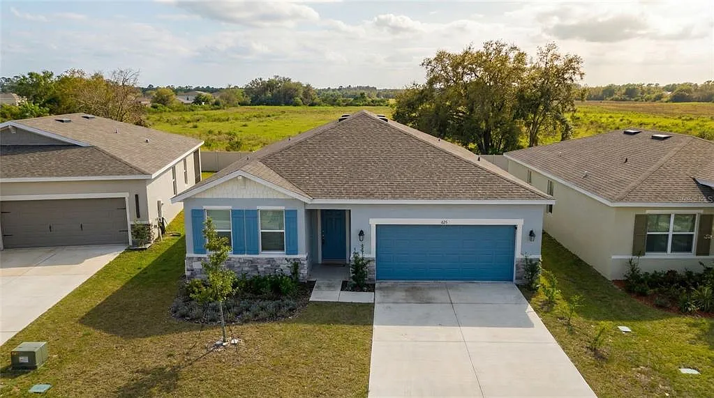 4 bed, 3.0 bath, 2236 sqft, $2,500 — Photo 1
