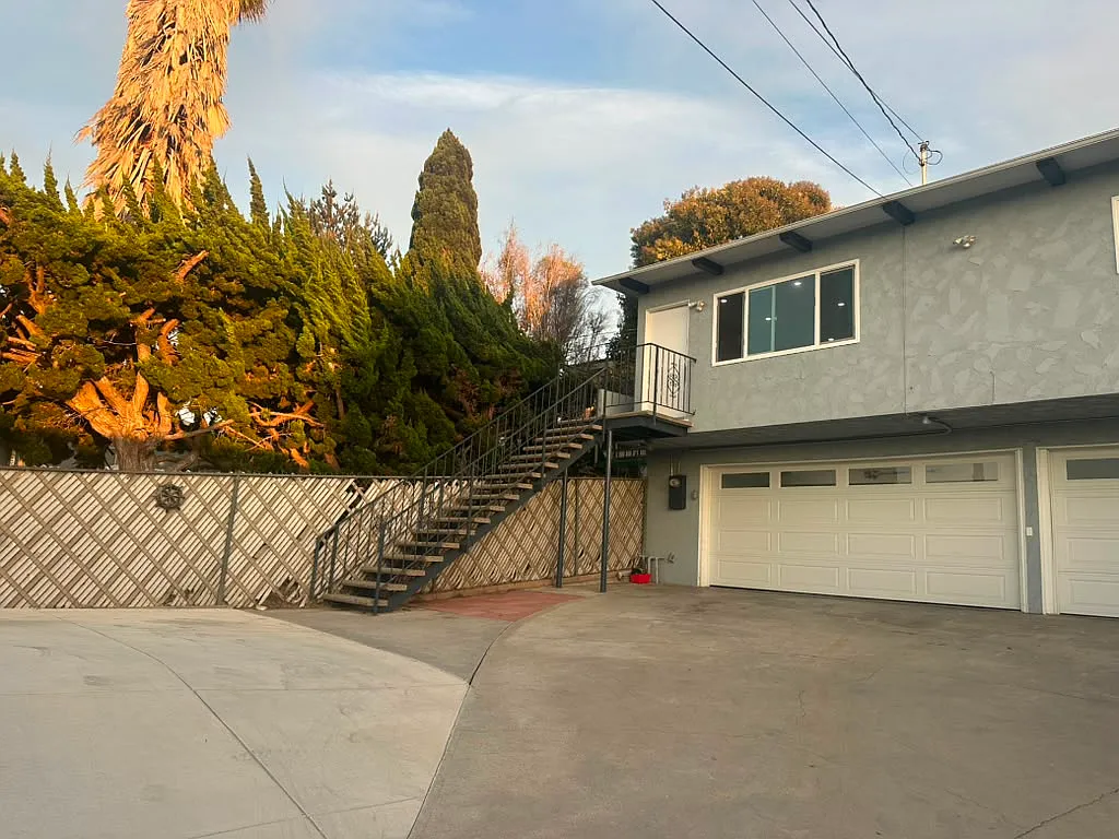2 bed, 875 sqft, $3,200 — Photo 2