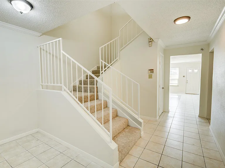 2114 Greenbriar Colony Dr — Photo 3