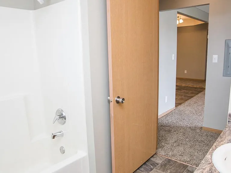Highland View Apartments — Photo 168