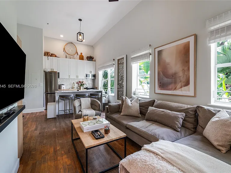 1521 Lenox Ave #302 — Photo 7