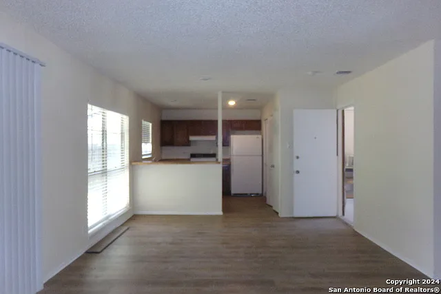 3 bed, 2.0 bath, 1288 sqft, $1,450 — Photo 4