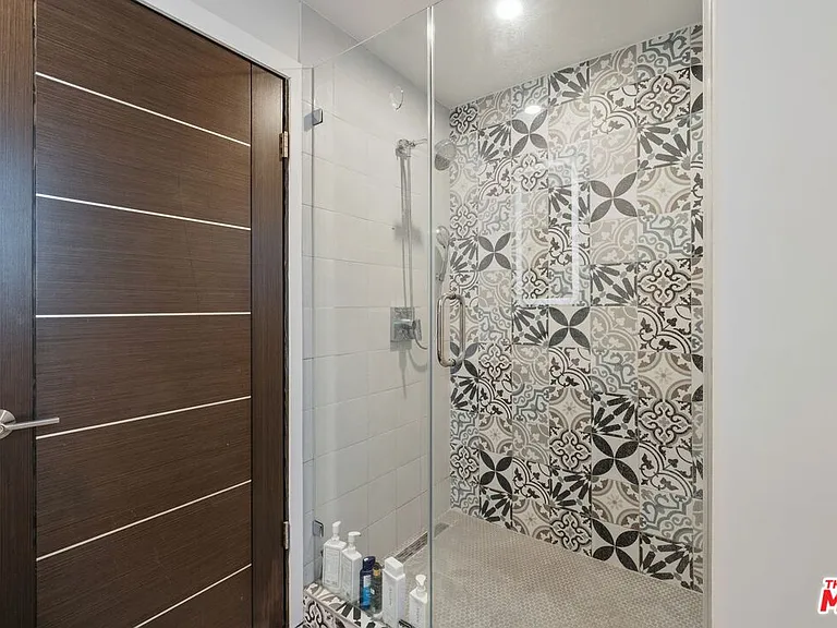 12911 Bluff Creek Dr — Photo 24