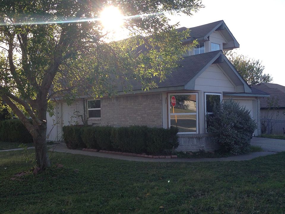 2nd image of 2702 Windmill Dr