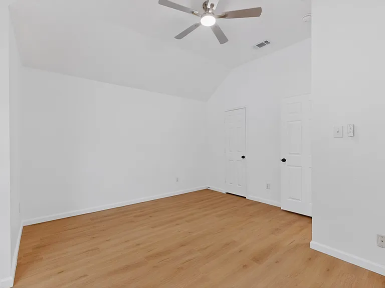 7807 Kristina Dr — Photo 4