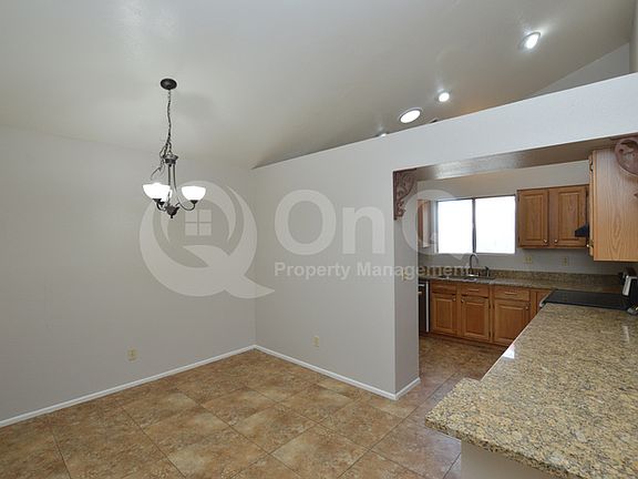 5th image of 422 E Wescott Dr
