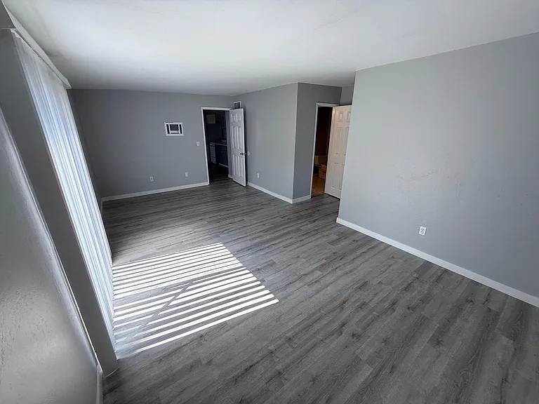 1561 Olive Ave — Photo 8