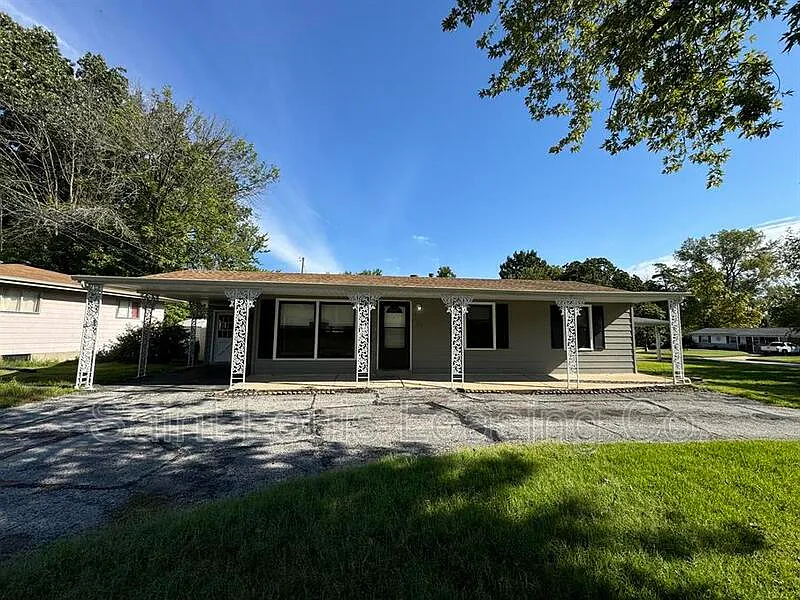 705 Teson Rd photo 1