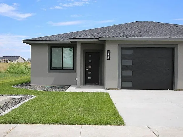 4103 Quinn Dr NE — Photo 1