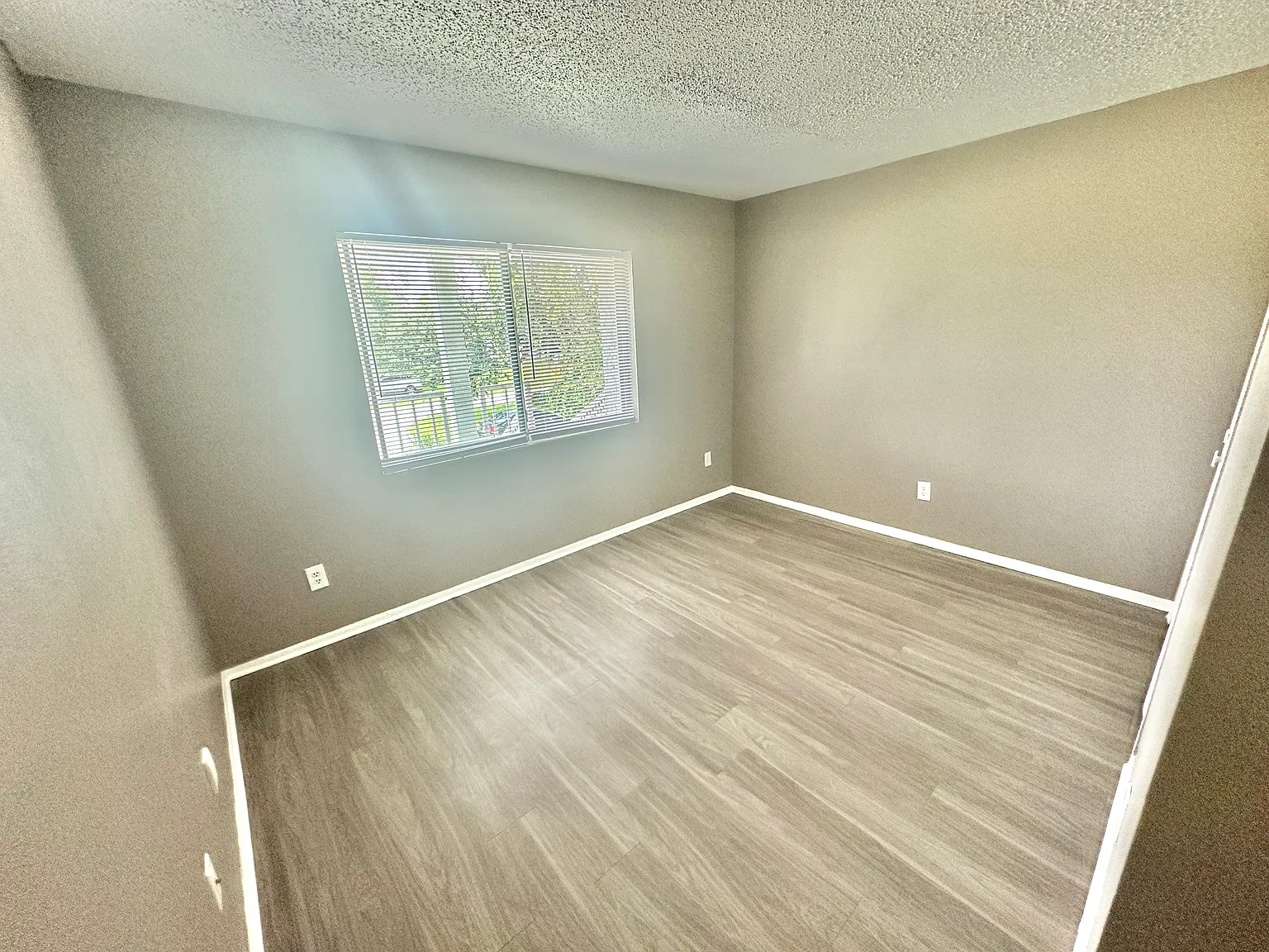 2 bed, 940 sqft, $1,345 — Photo 3