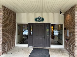 3425 83rd St APT D8, Woodridge, IL 60517