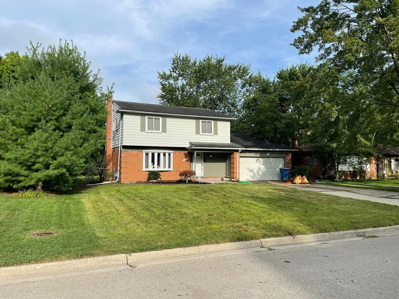 4 bed, 2000 sqft, $3,275 — Photo 1