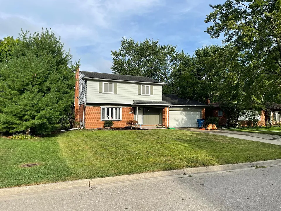 2758 Hawks Ave