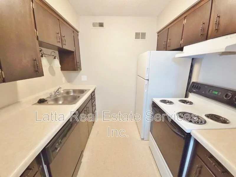 1 bed, 1.0 bath, 750 sqft, $875 — Photo 4
