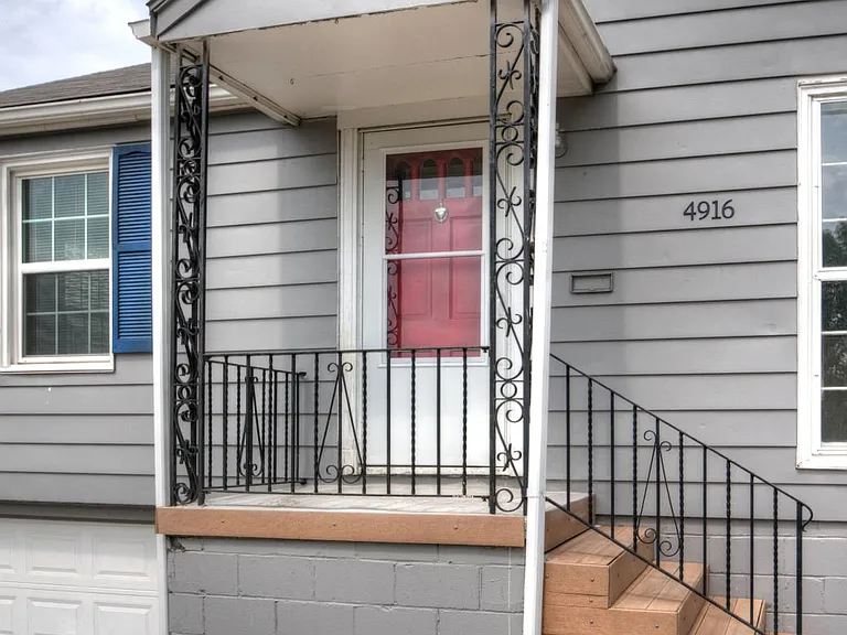 4916 Hickory St — Photo 3