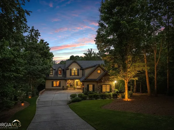 401 Edgewater Trl S, Toccoa, GA 30577