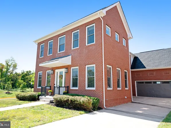 9394 Quadrangle St, Lorton, VA 22079