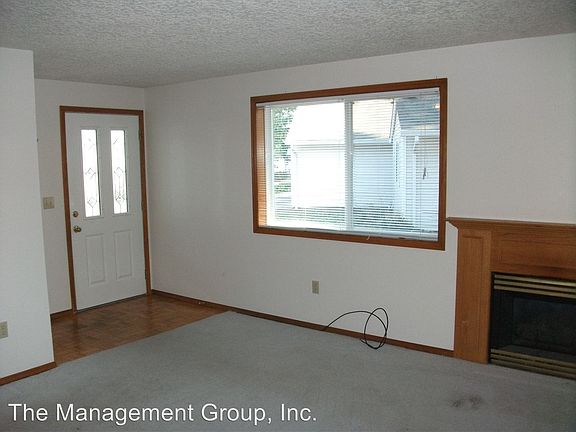 2nd image of 102 NE Juniper Ave