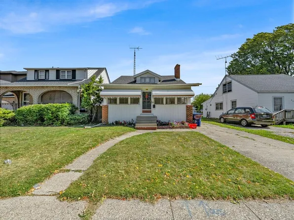 1560 Janette Ave, Windsor, ON N8X 1Z6