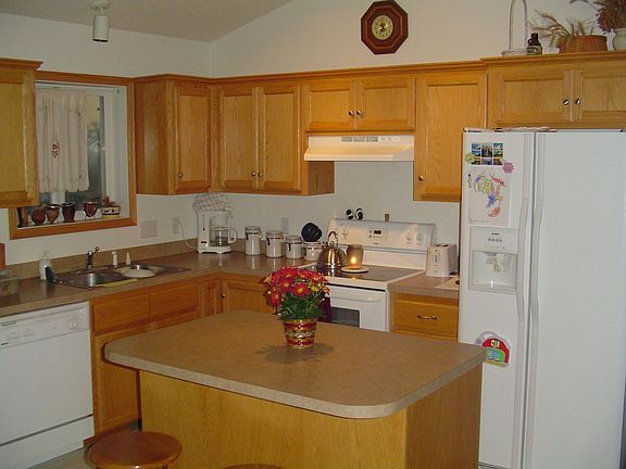 Kitchen has Center Island and opens to DR/LR