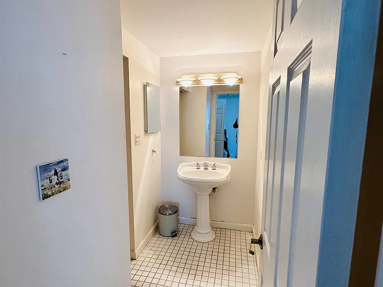 1 Commodore Ct #201 — Photo 10