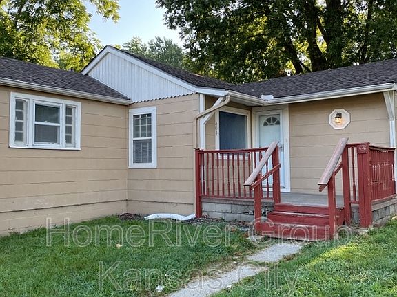 3rd image of 404 NE 74th St