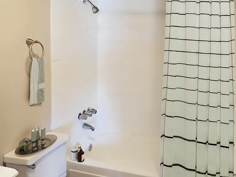 Stewart Arms - Apartments For Rent Las Vegas - Newly Renovated