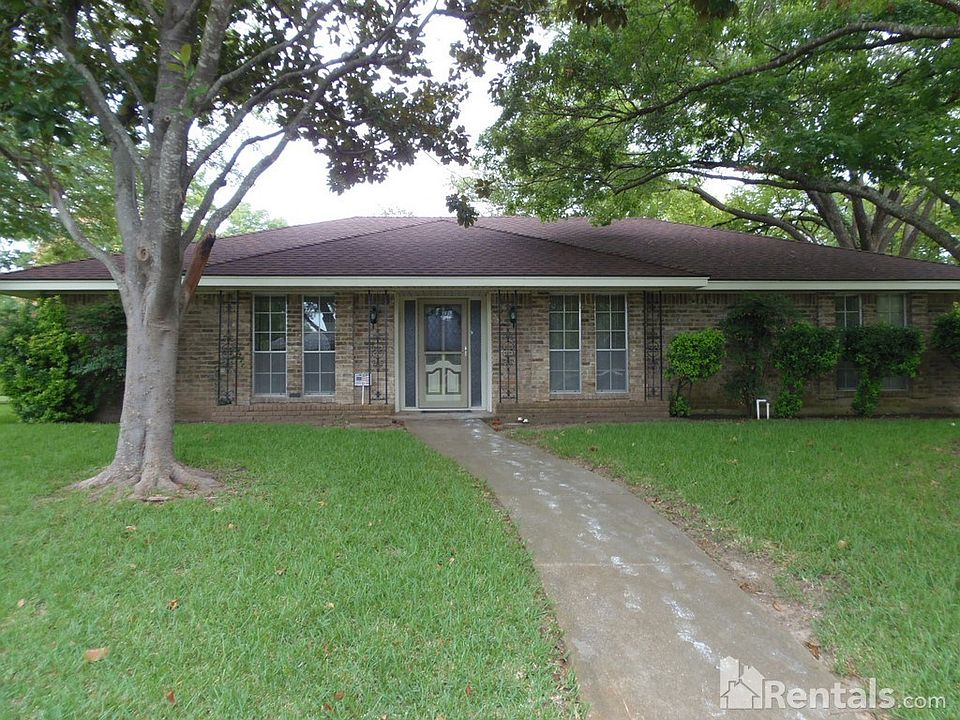 1st image of 1002 Hunters Creek Dr