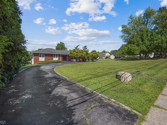 2nd image of 58 Shrewsbury Dr