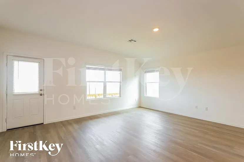 3 bed, 3.0 bath, 1966 sqft, $1,980 — Photo 4