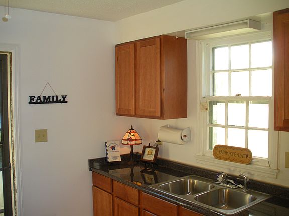 4th image of 1048 E Rossiland Cir
