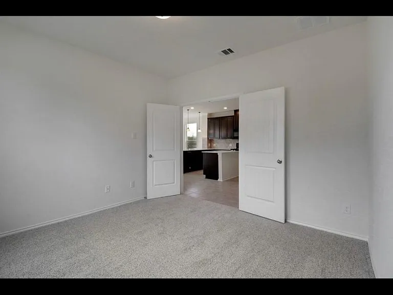 124 Rocroi Dr — Photo 3