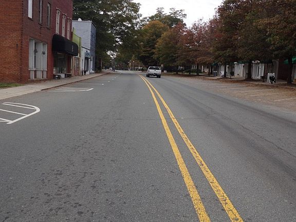 4th image of 21333 Catawba Ave
