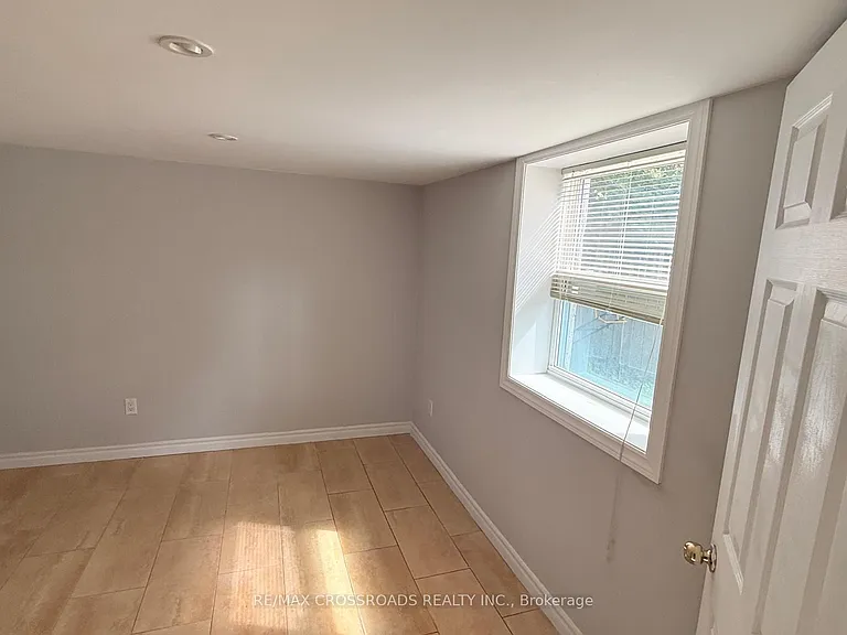 23 Burnview Cres — Photo 5