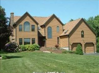 22 Spruce Ln, Oakdale, CT 06370