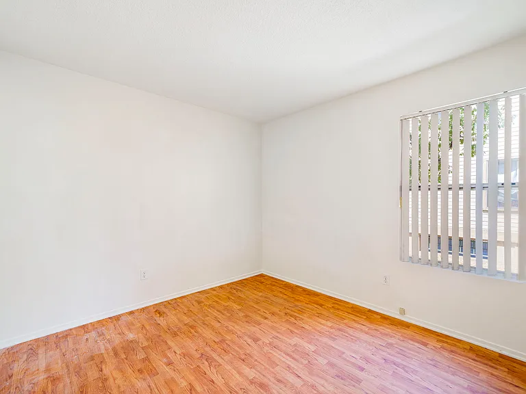 220 W Truslow Ave — Photo 23
