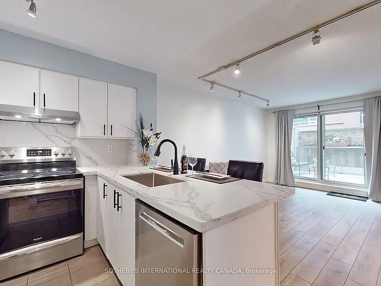 230 King St E #410 — Photo 7