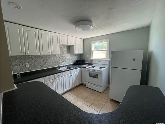3rd image of 157 Baker Ct