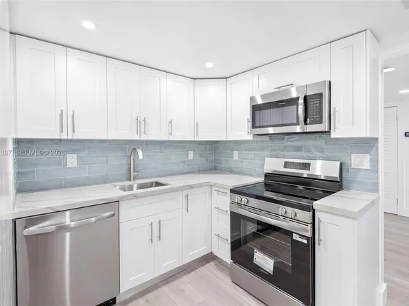 3582 NE 171st St APT 207, North Miami Beach, FL 33160