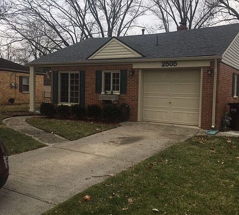 3rd image of 2505 Oakley Ave