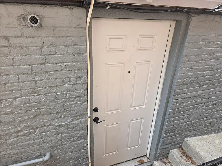 42 Hasbrouck St #A — Photo 3