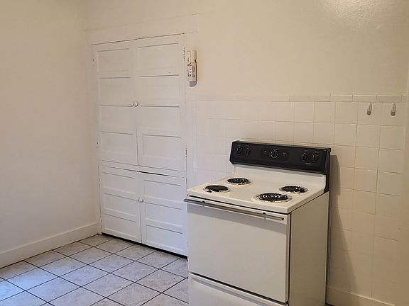 4th image of 536 Notre Dame Ave