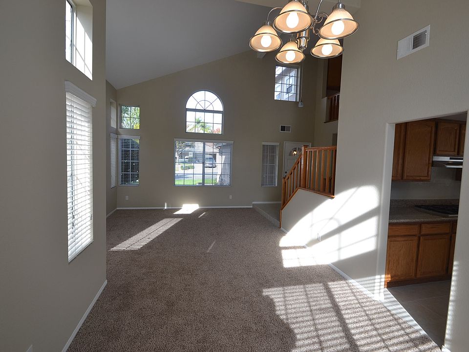 1st image of 28849 Glenheather St