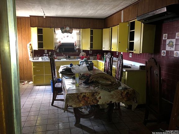 4th image of 316 CANAVAN AVE